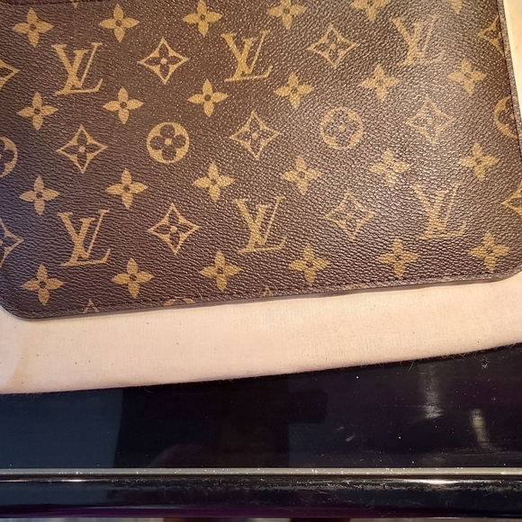 Louis Viutton wristlet - Picture 2 of 6